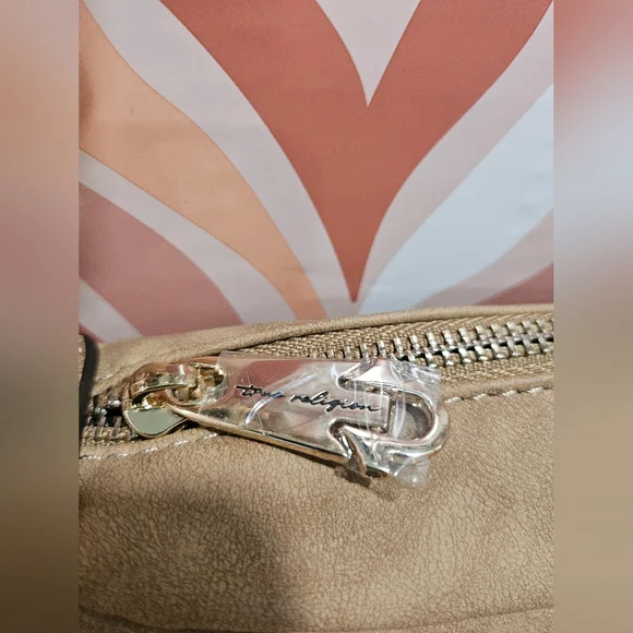 True Religion Shoulder Bag with Gold Chain - Picture 3 of 9